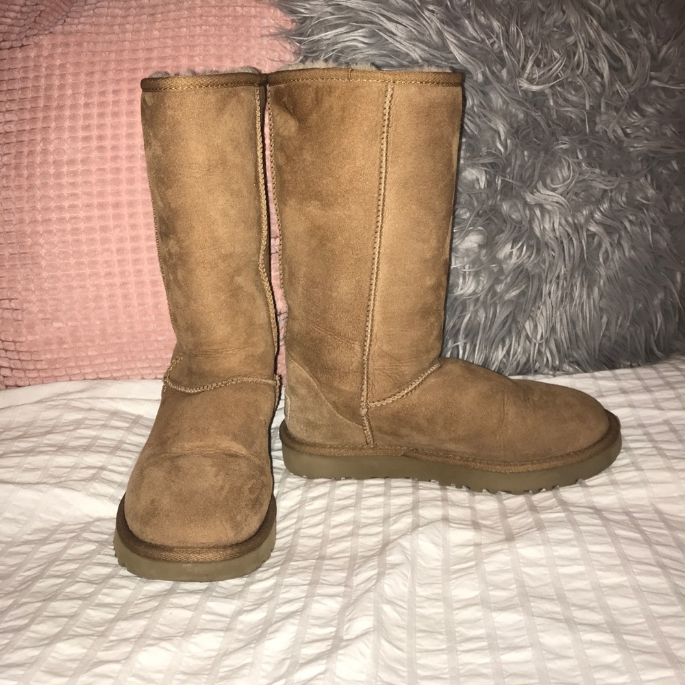 Classic tall Ugg boots lightly used